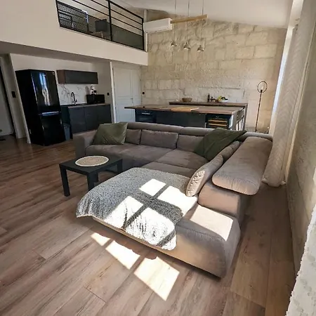 Loft Spacieux Au Coeur Des Remparts D'Aigues-Mortes Exterior photo