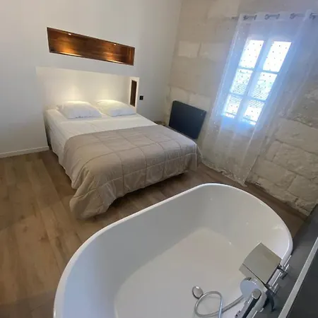 Loft Spacieux Au Coeur Des Remparts D'Aigues-Mortes Exterior photo