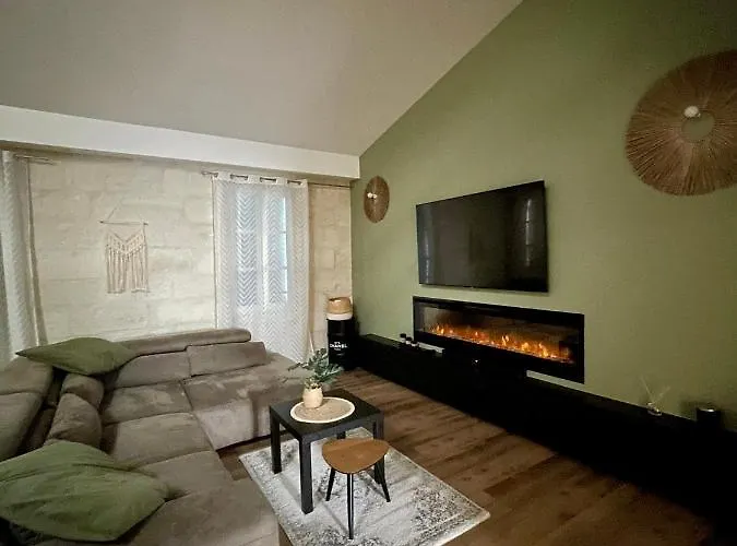 Loft Spacieux Au Coeur Des Remparts D\'Aigues-Mortes