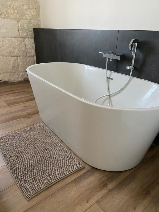 Apartment Loft Spacieux Au Coeur Des Remparts D'aigues-mortes *
